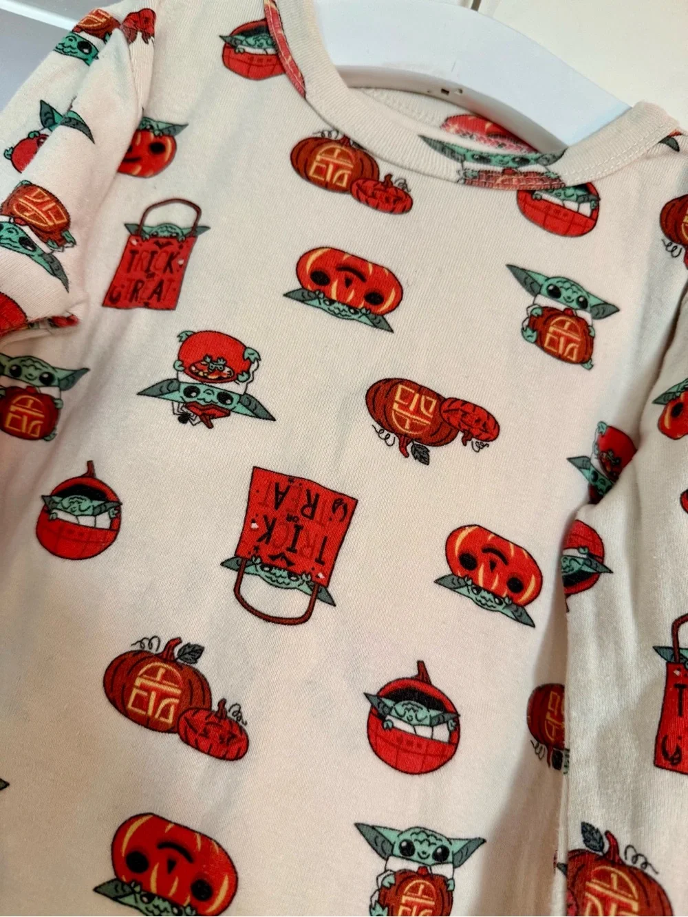 Gap Kids Star Wars Grogu Two Piece Pajamas Sz 6 Years